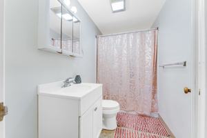 featured image of 228 Riverview Ct