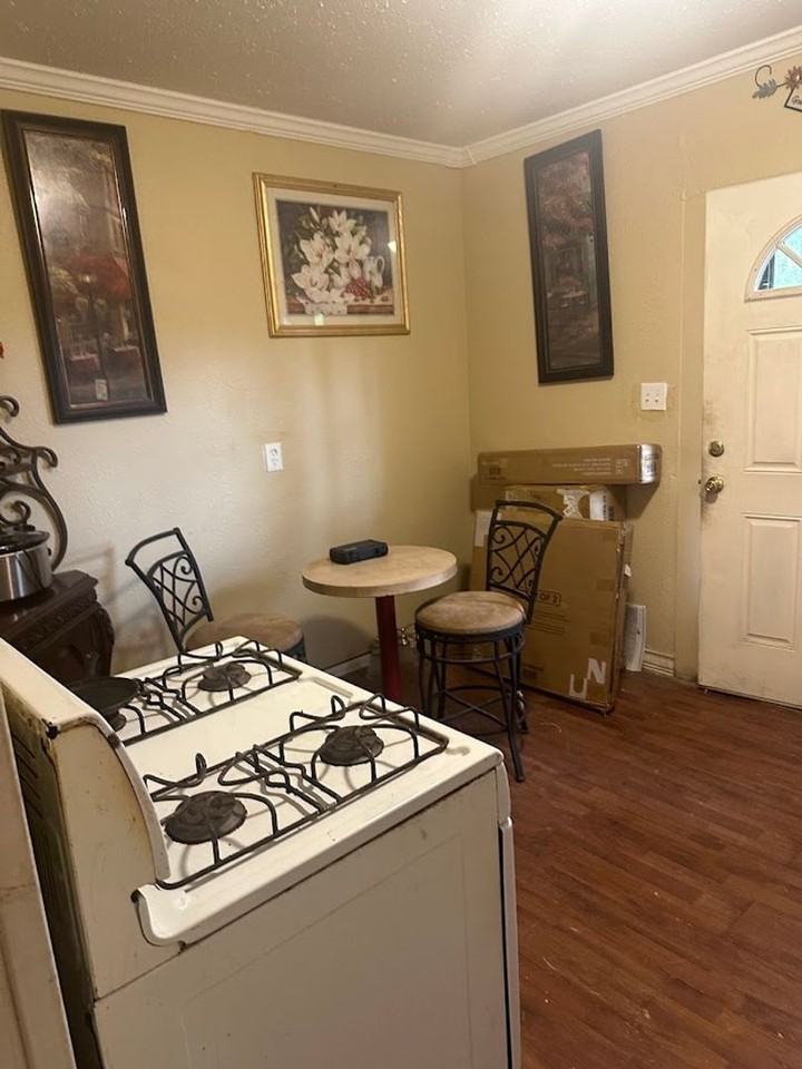 5825 Grantham St - Photo 3 of 7