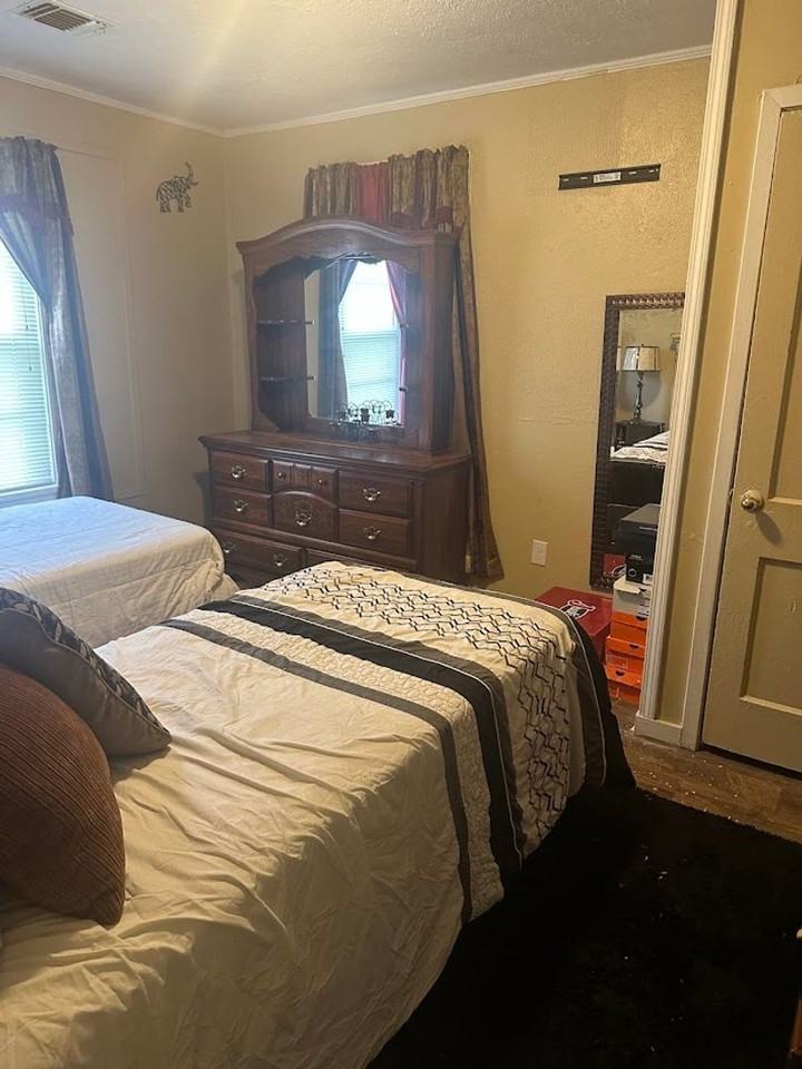 5825 Grantham St - Photo 5 of 7