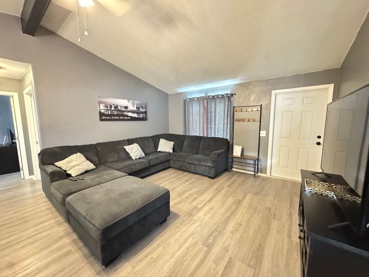 2319 Merrill Ave - Photo 2 of 25