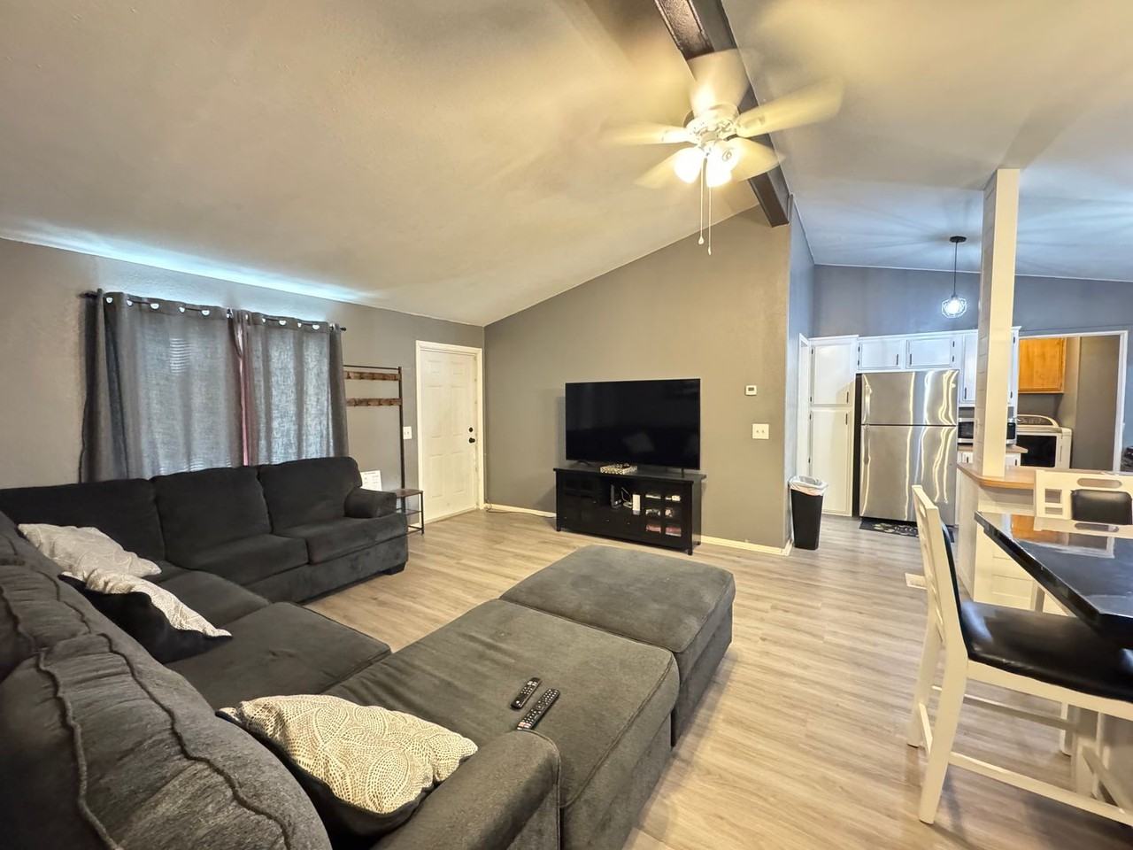 2319 Merrill Ave - Photo 3 of 25