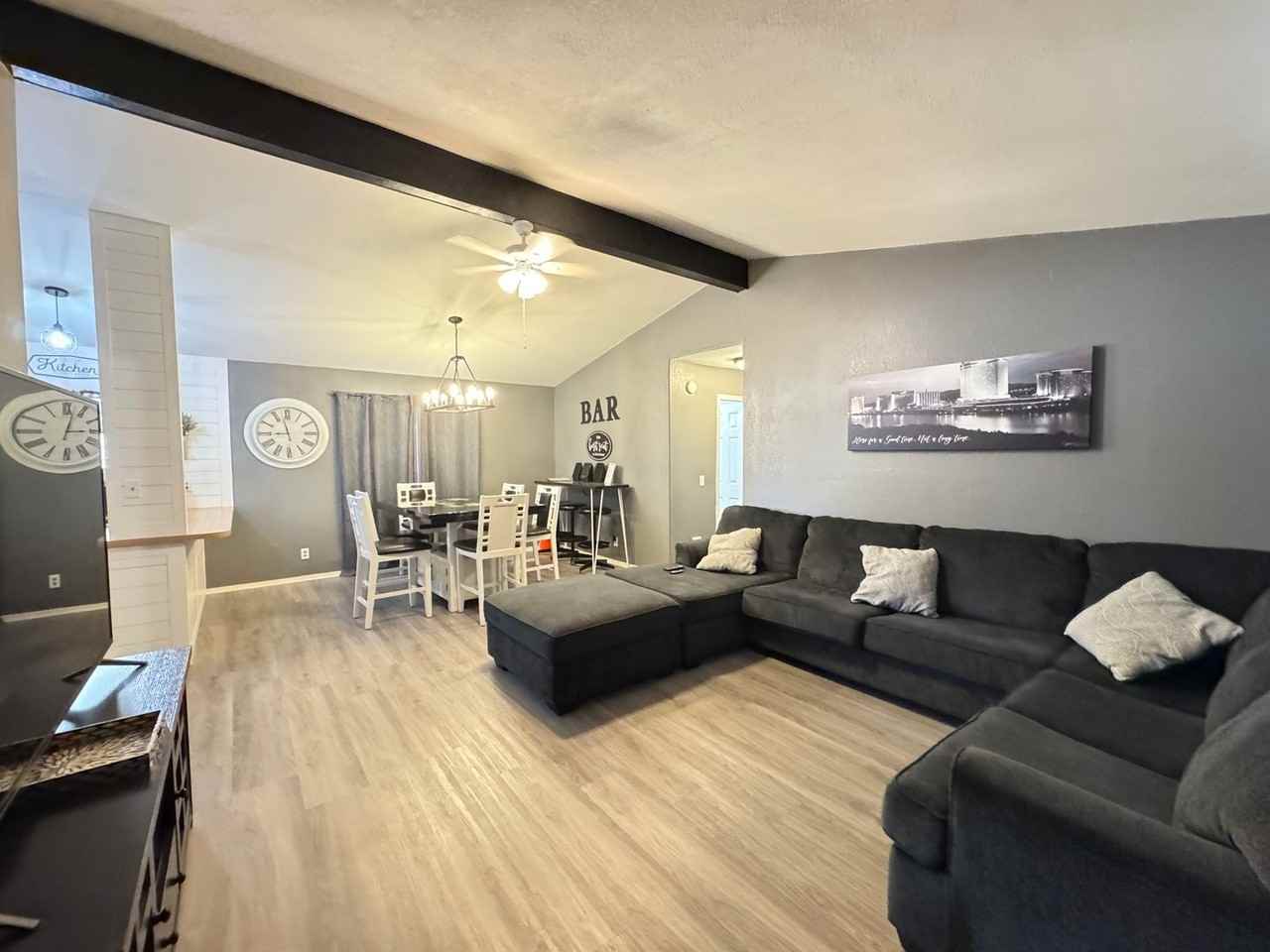 2319 Merrill Ave - Photo 4 of 25