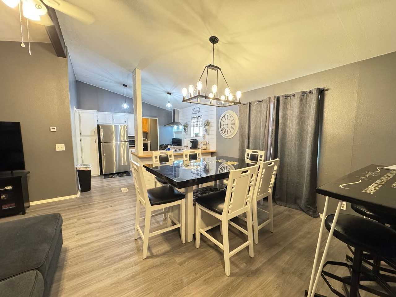 2319 Merrill Ave - Photo 6 of 25