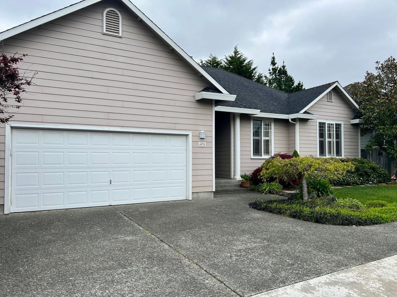 4835 Dickson Dr - Photo 2 of 21