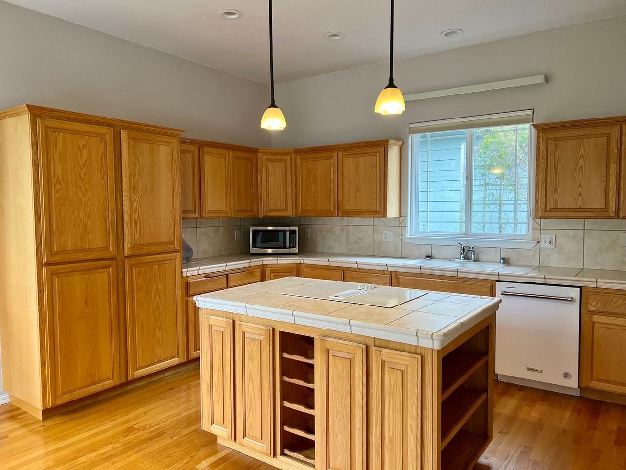 4835 Dickson Dr - Photo 6 of 21