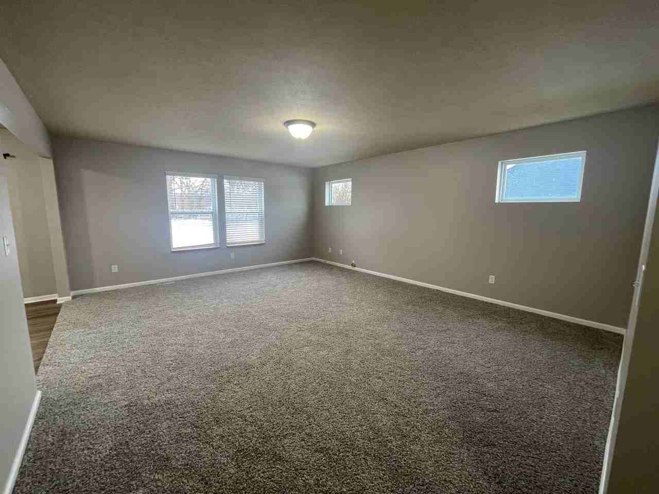 24537 Brownstone Blvd - Photo 2 of 17