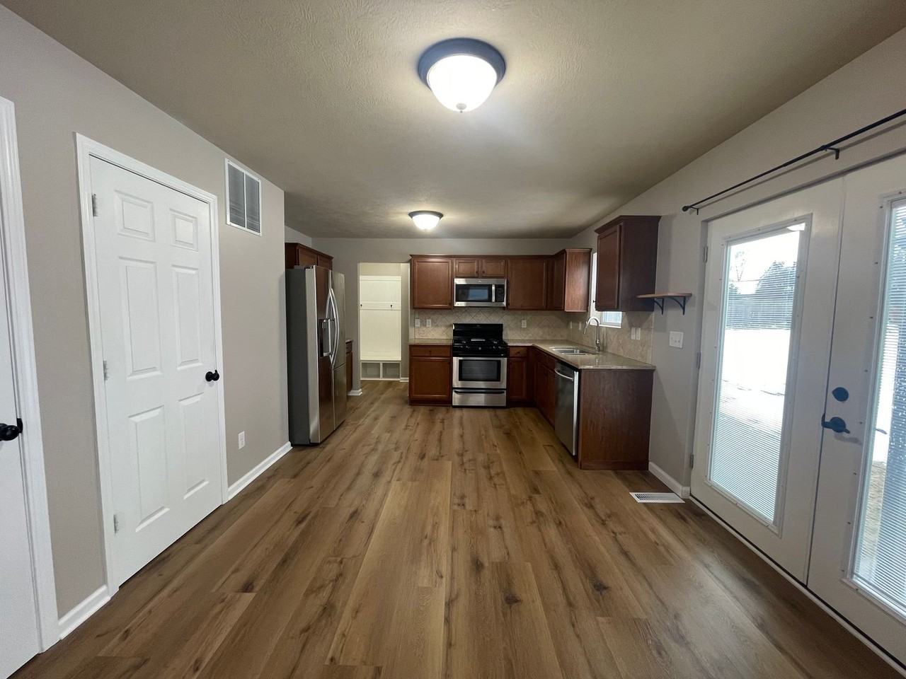 24537 Brownstone Blvd - Photo 5 of 17