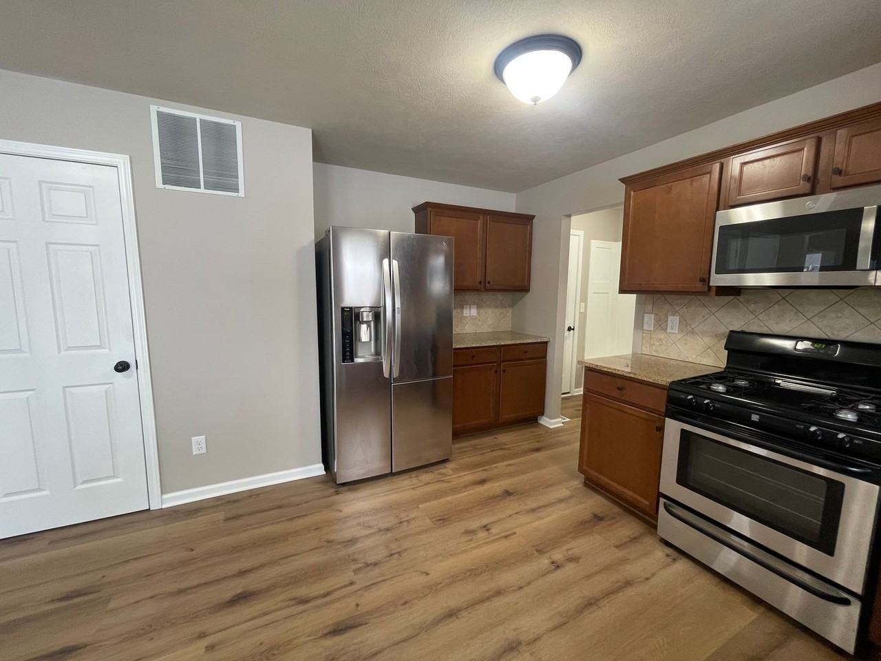 24537 Brownstone Blvd - Photo 7 of 17