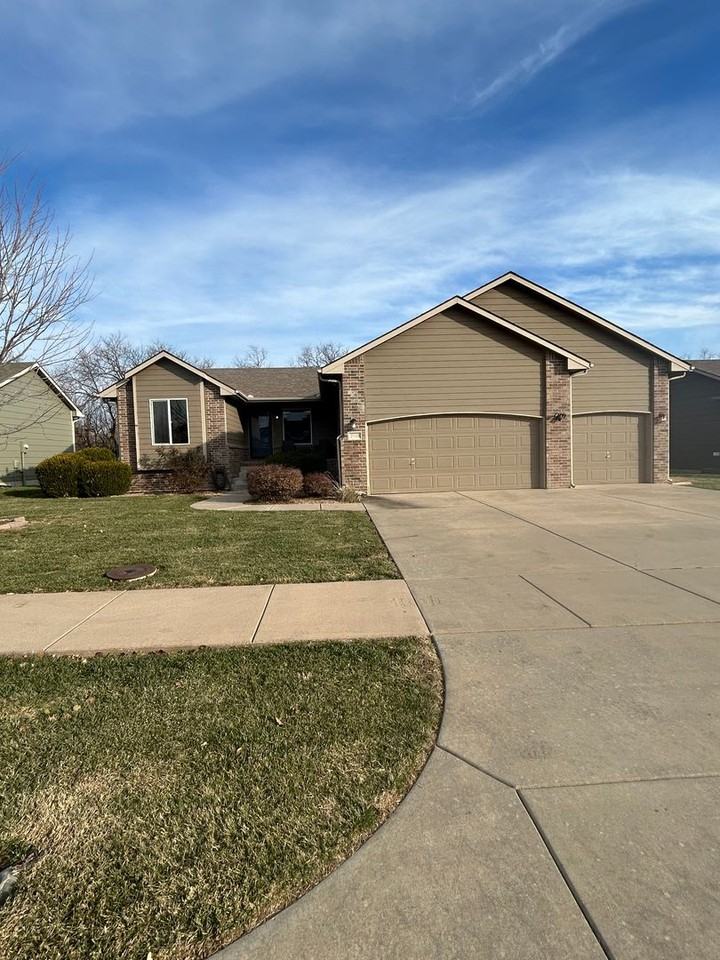 2918 N Emerson St - Photo 2 of 33