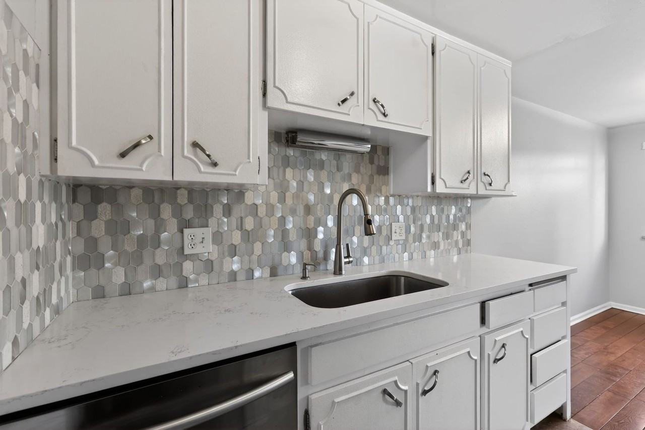 2262 S Valley Hwy - Photo 6 of 29