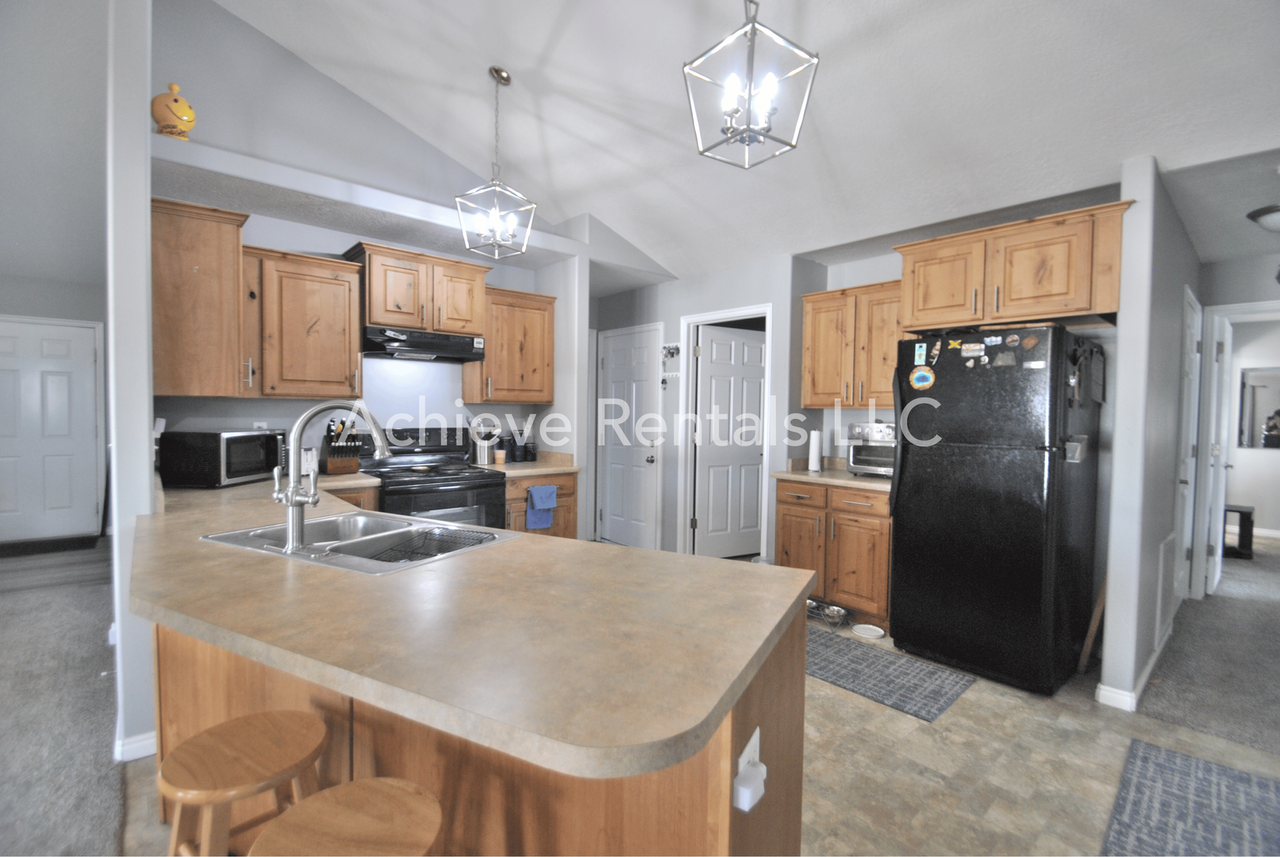 2297 S 770 W - Photo 5 of 12