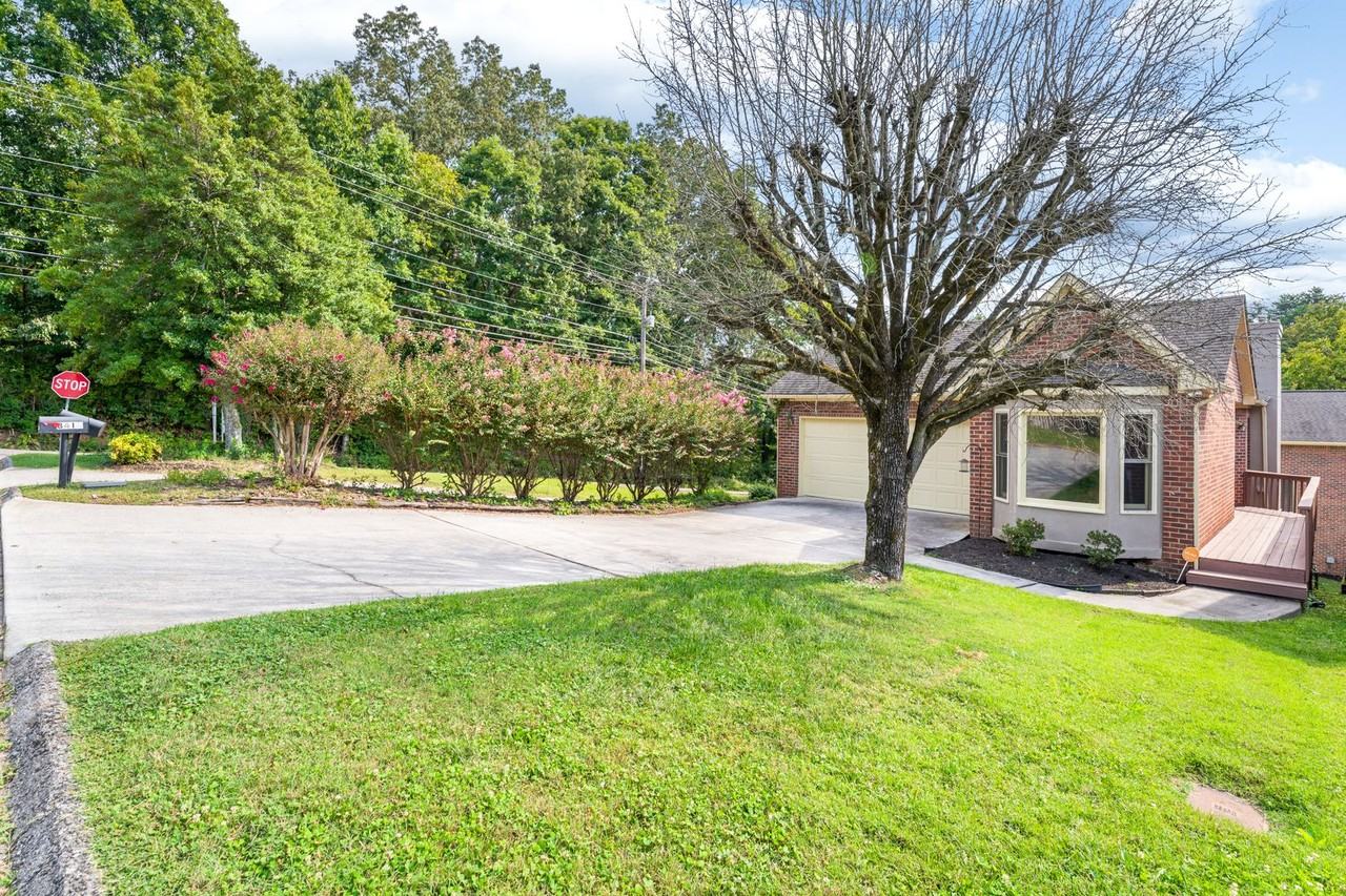 8410 Woodbend Trl - Photo 2 of 35