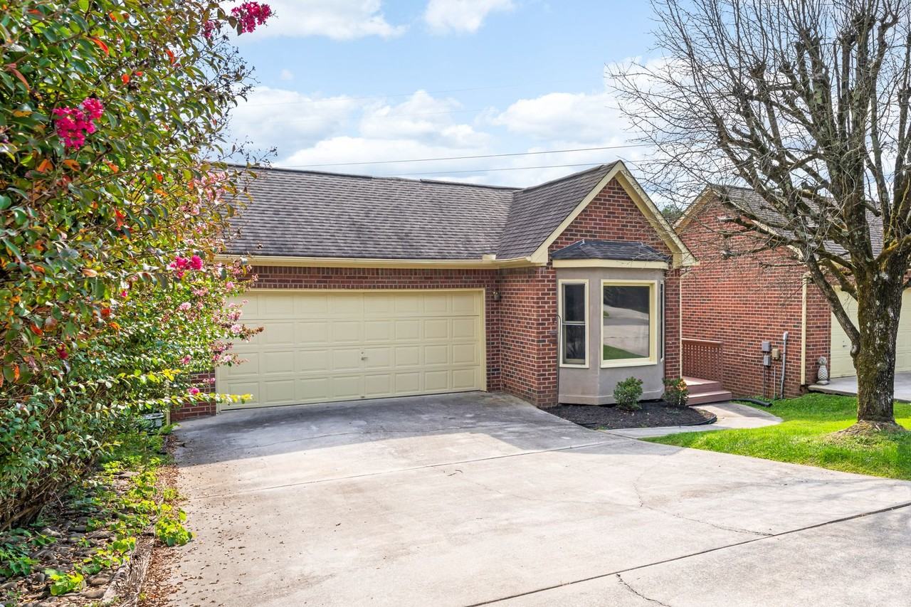 8410 Woodbend Trl - Photo 3 of 35