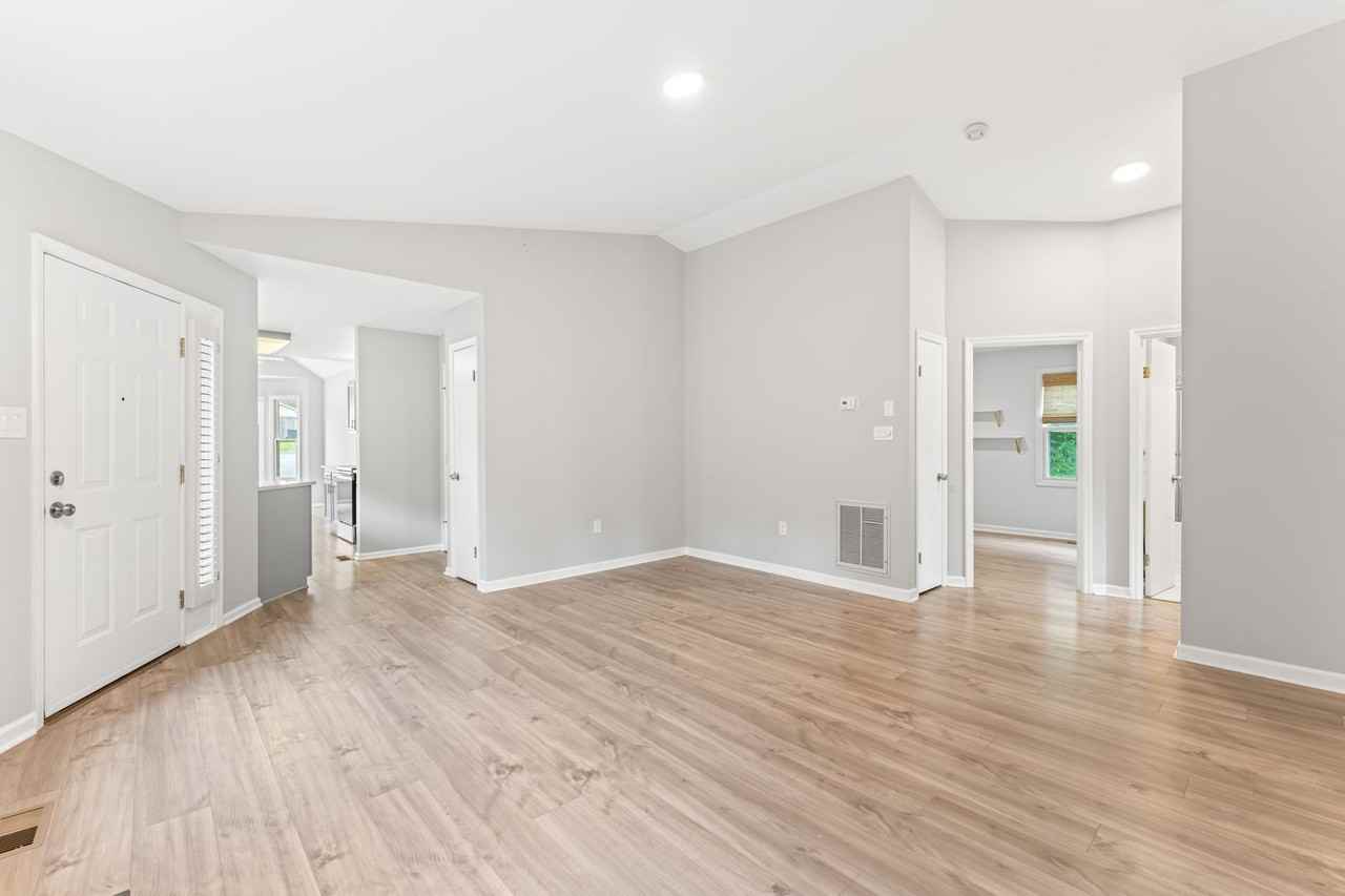 8410 Woodbend Trl - Photo 6 of 35