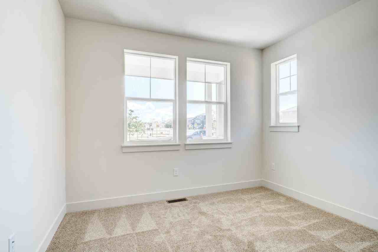 1520 Cyril Way - Photo 2 of 38