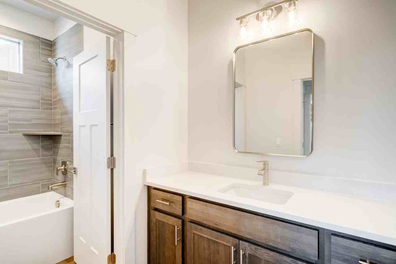 1520 Cyril Way - Photo 5 of 38