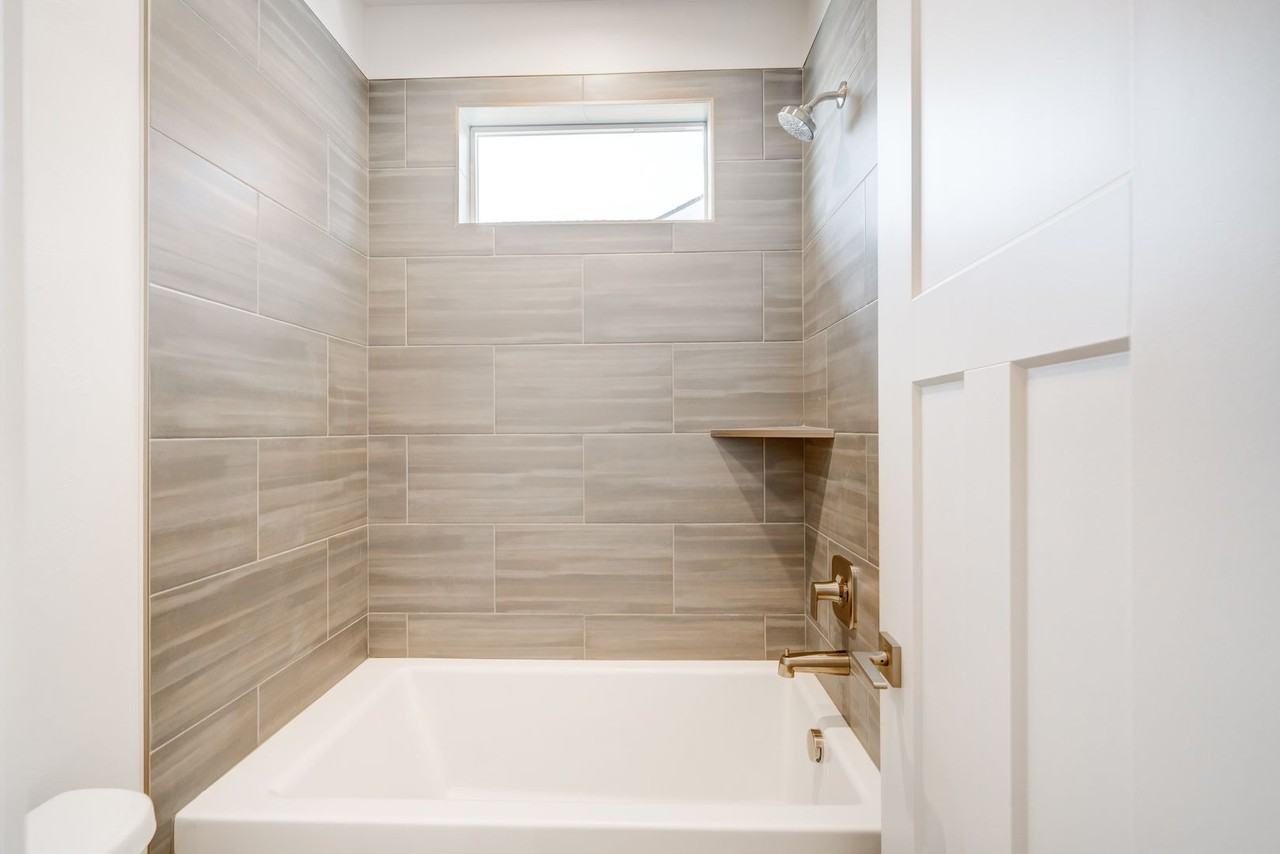 1520 Cyril Way - Photo 6 of 38