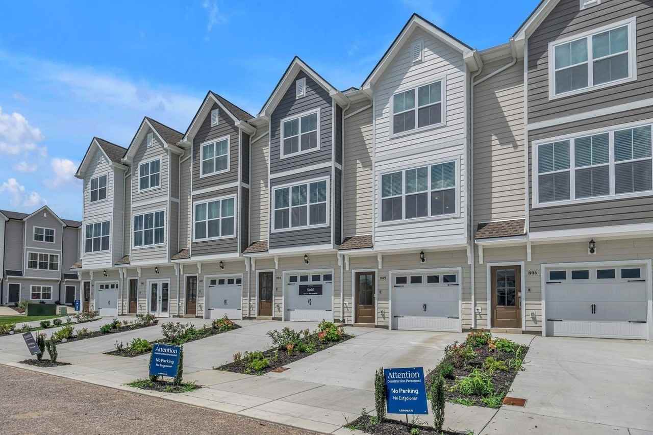 1205 Harper Lndg - Photo 2 of 39