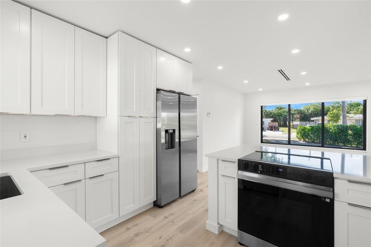 455 Sw 14th Ct - Photo 2 of 16