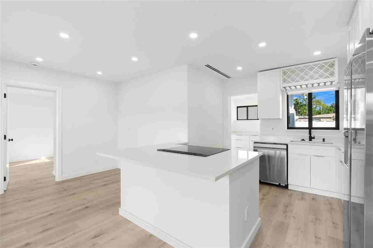 455 Sw 14th Ct - Photo 3 of 16