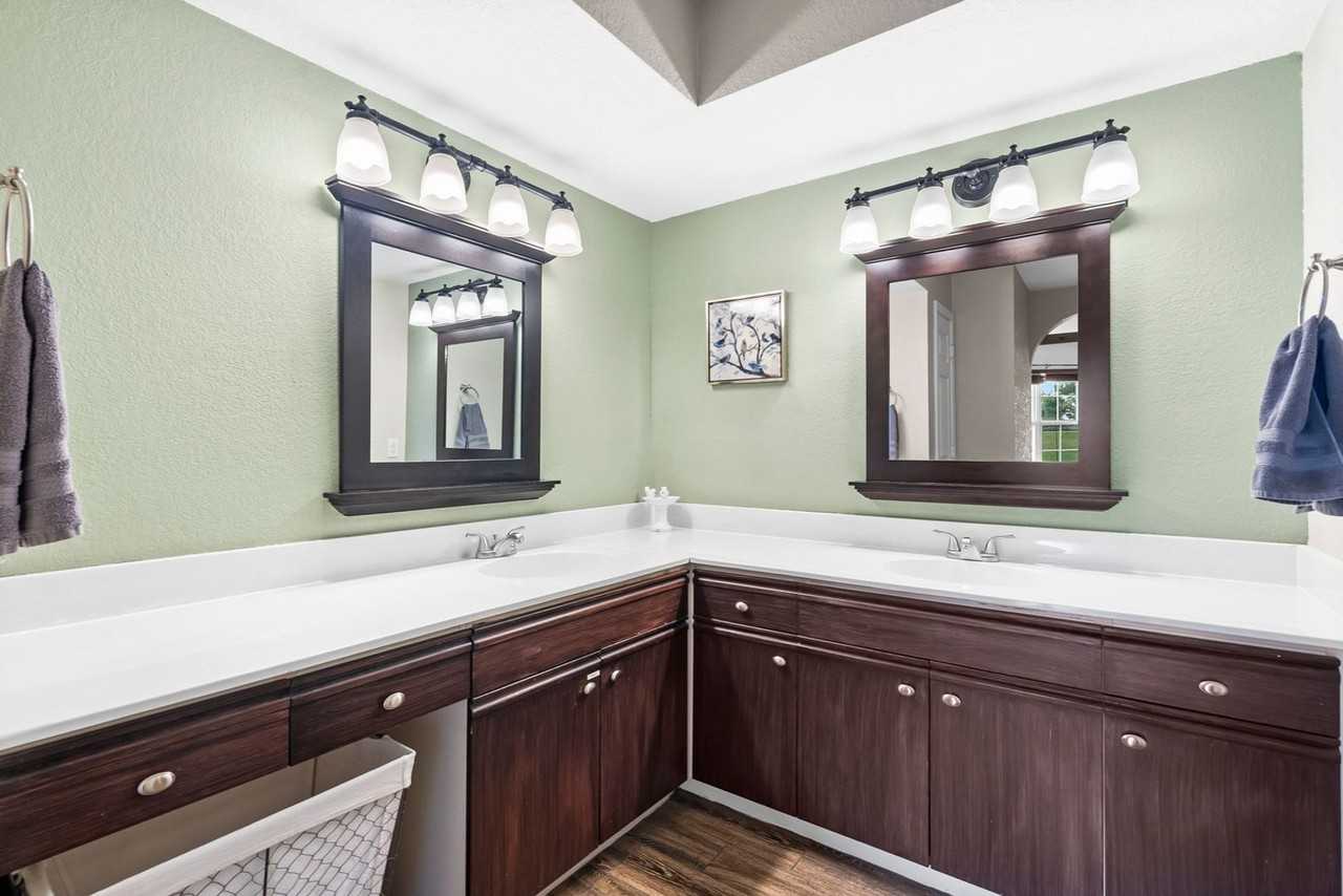 140 W Rockford Dr - Photo 3 of 15