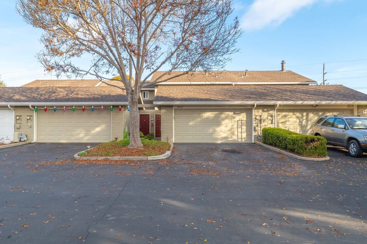 19115 Creekside Pl - Photo 2 of 31