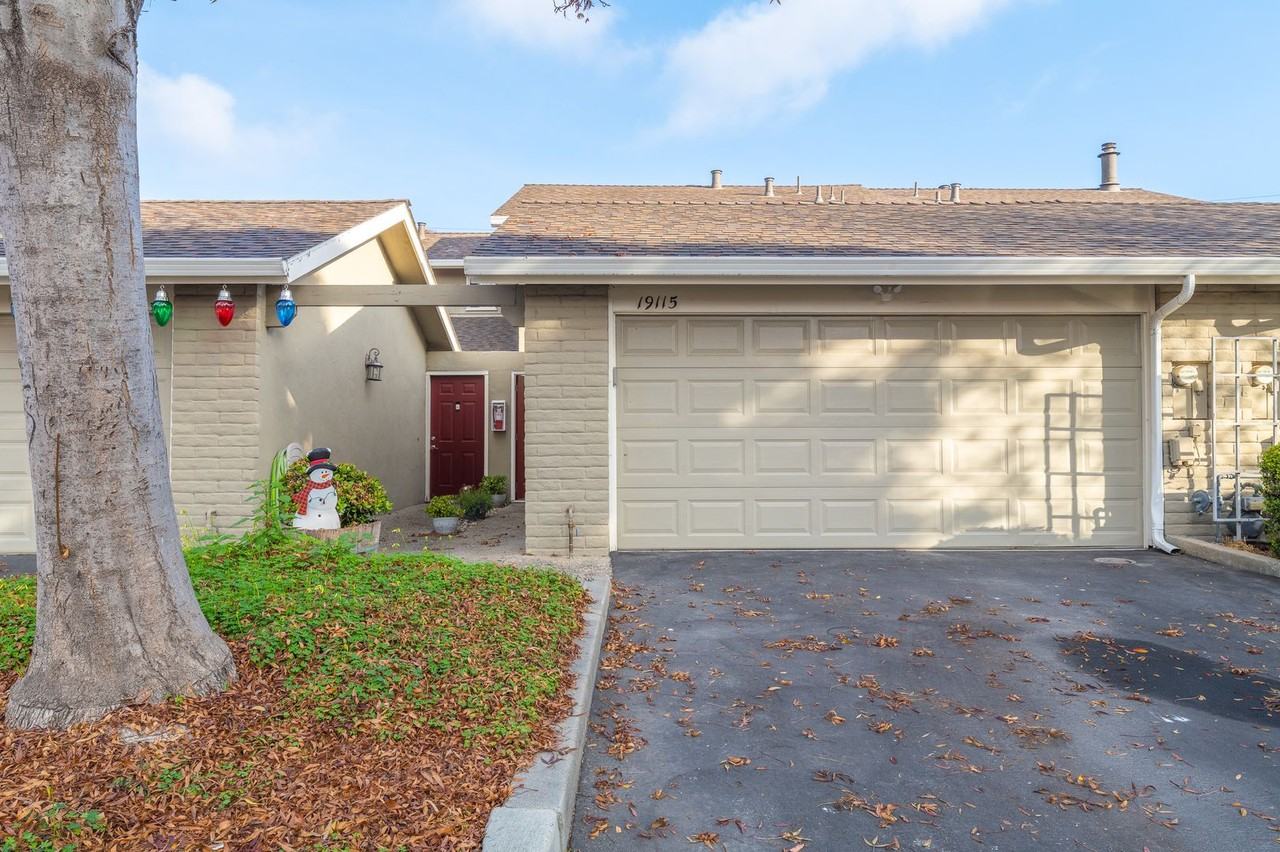 19115 Creekside Pl - Photo 3 of 31