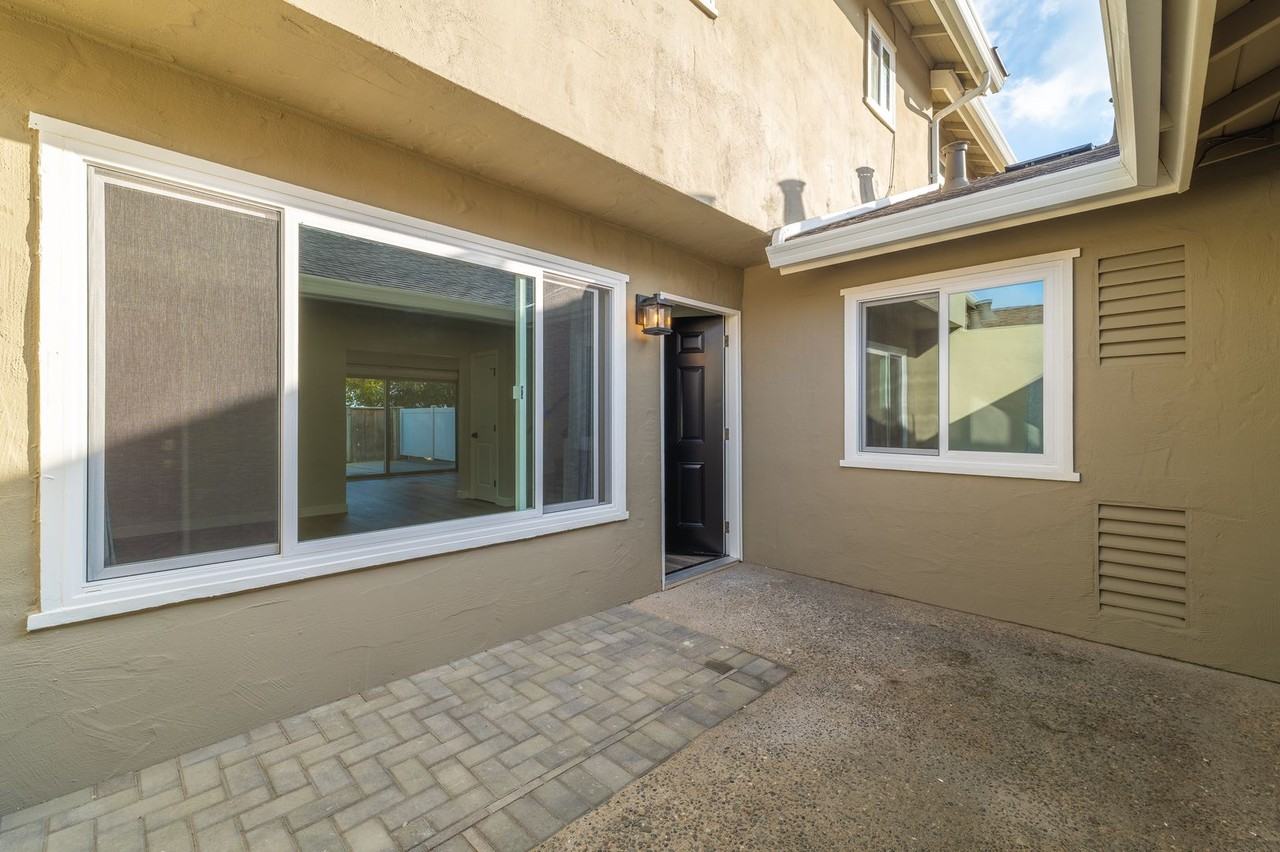 19115 Creekside Pl - Photo 5 of 31