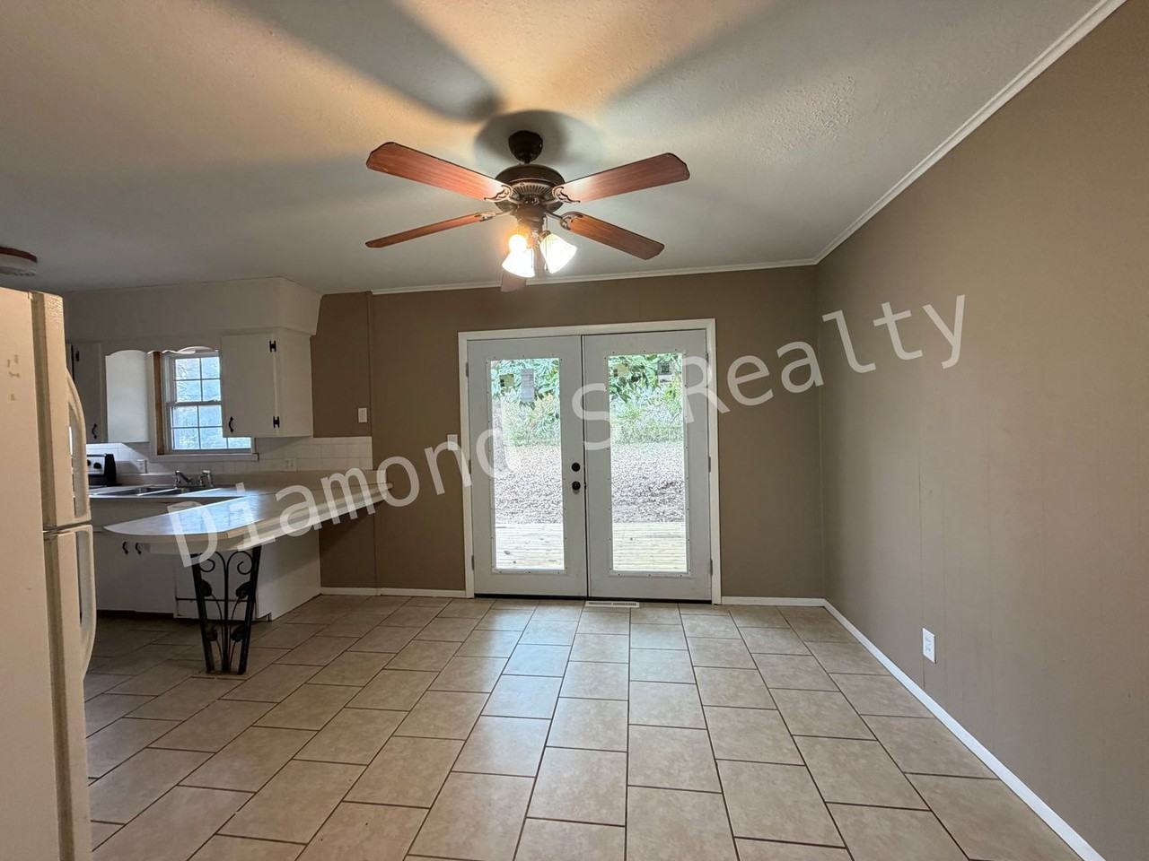 3305 E Seminole St - Photo 4 of 18