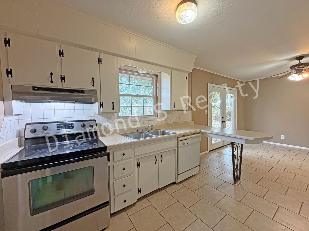 3305 E Seminole St - Photo 6 of 18