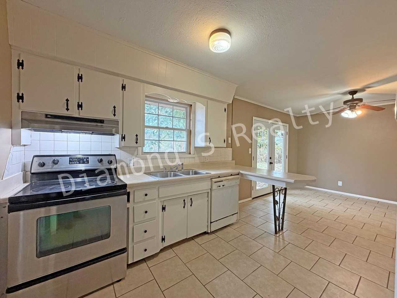 3305 E Seminole St - Photo 7 of 18