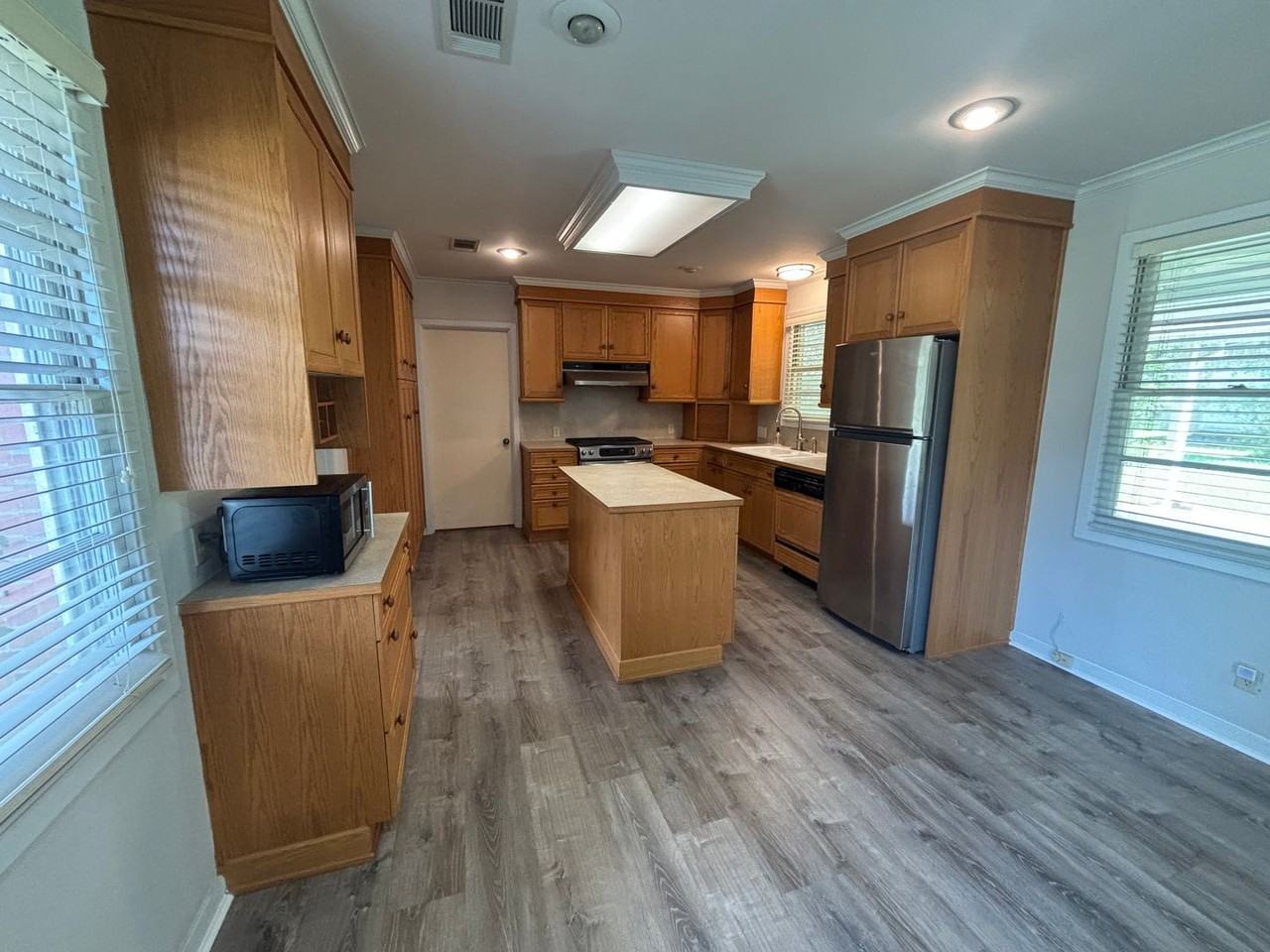 9834 Cal Rd - Photo 6 of 15