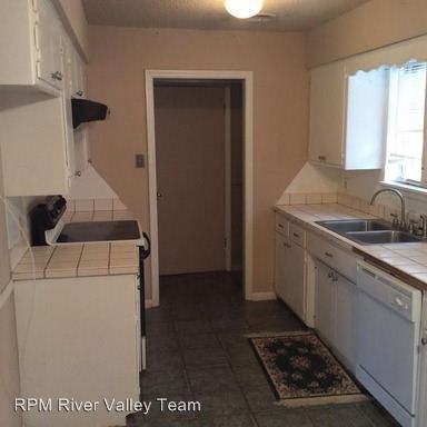 604 L St - Photo 3 of 4