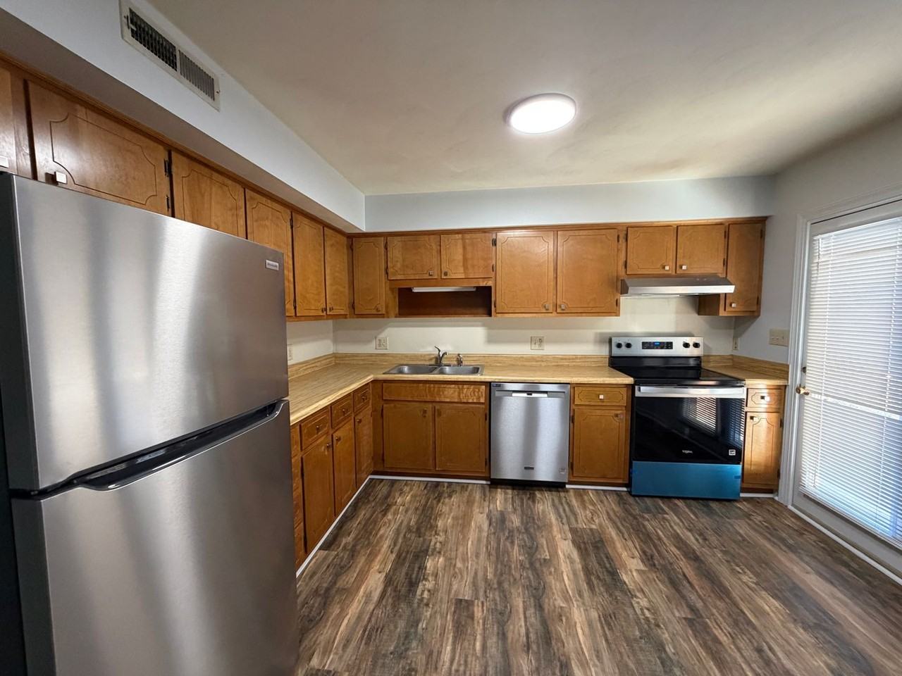 3814 Plantation Rd Ne - Photo 2 of 12