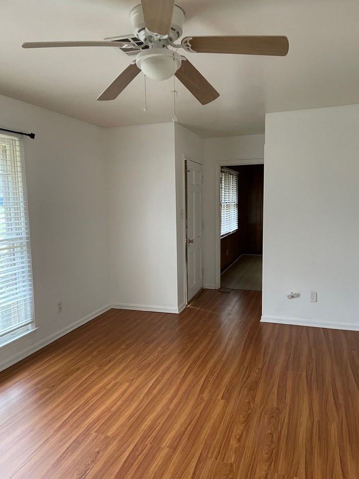 344 Bedford Ter - Photo 3 of 16