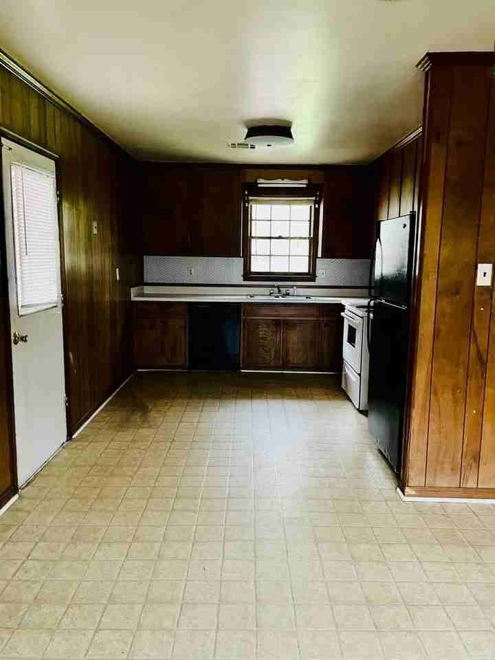 344 Bedford Ter - Photo 5 of 16