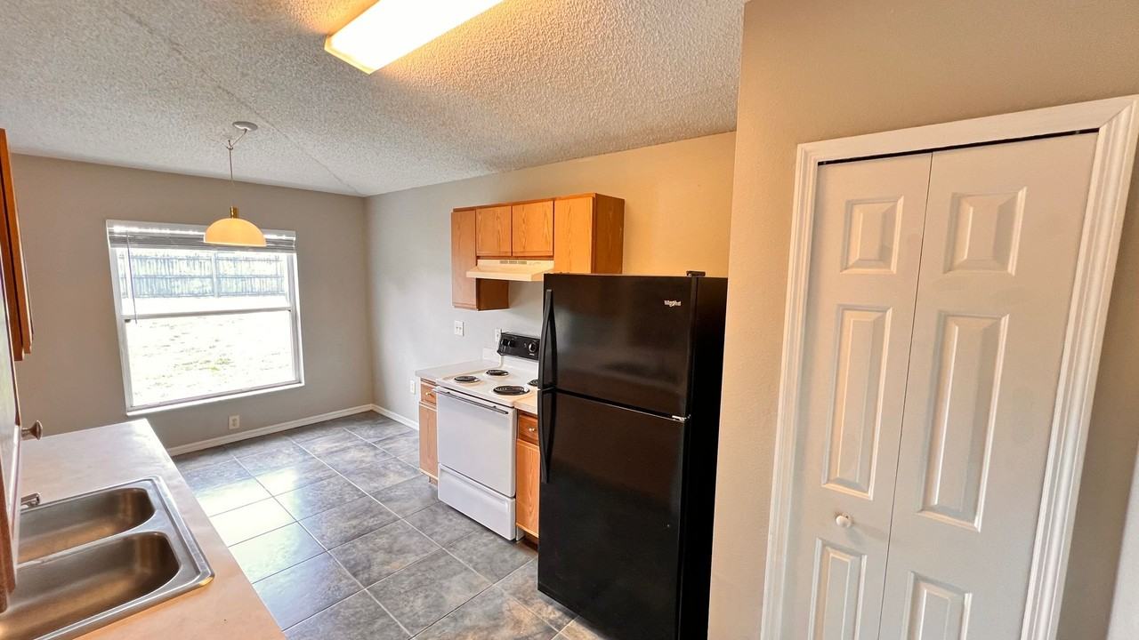 2397 Kerridale St - Photo 5 of 30