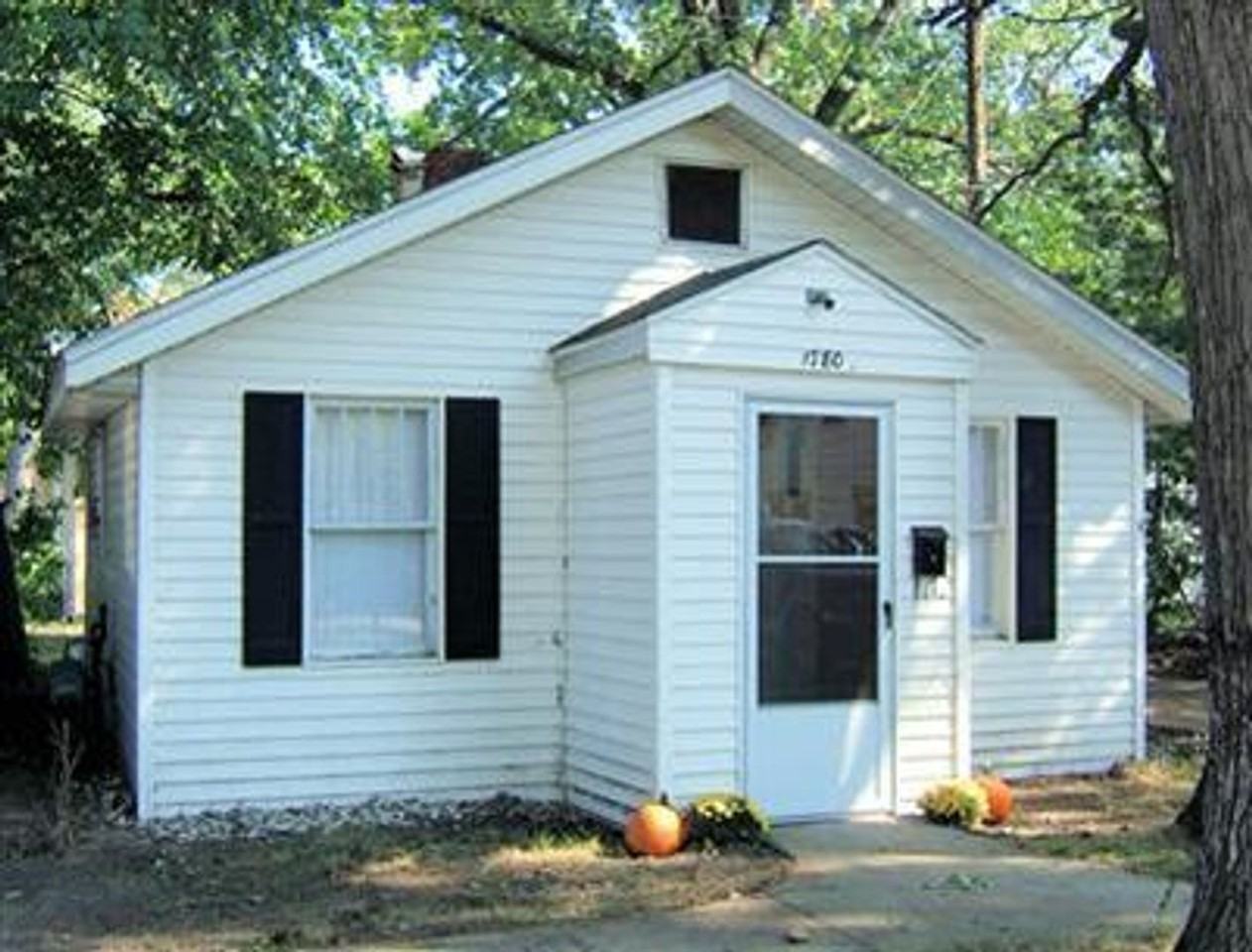 1780 Superior St - Photo 2 of 6