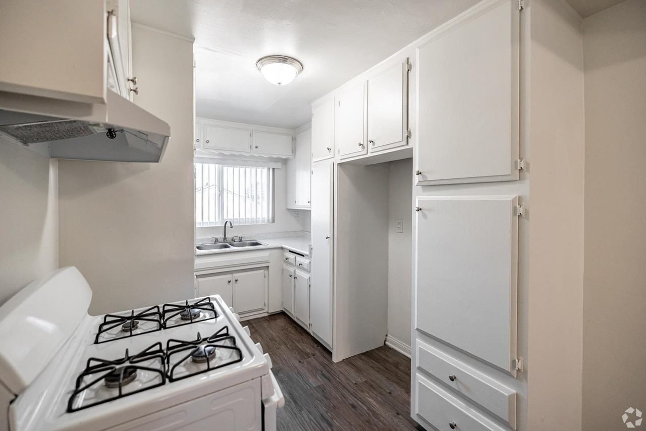 Somerset plaza - Photo 7 of 20