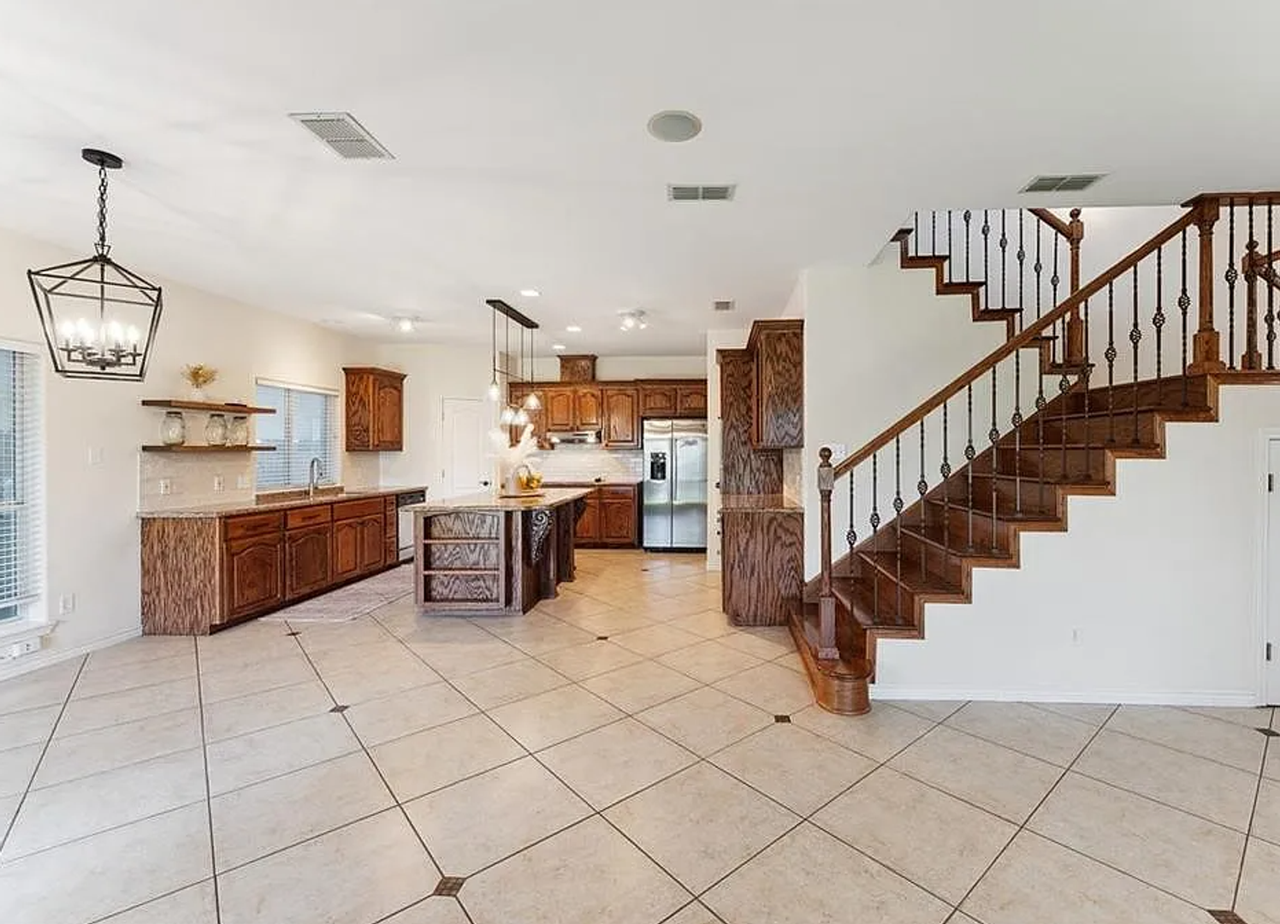 6530 Picante Dr - Photo 5 of 27