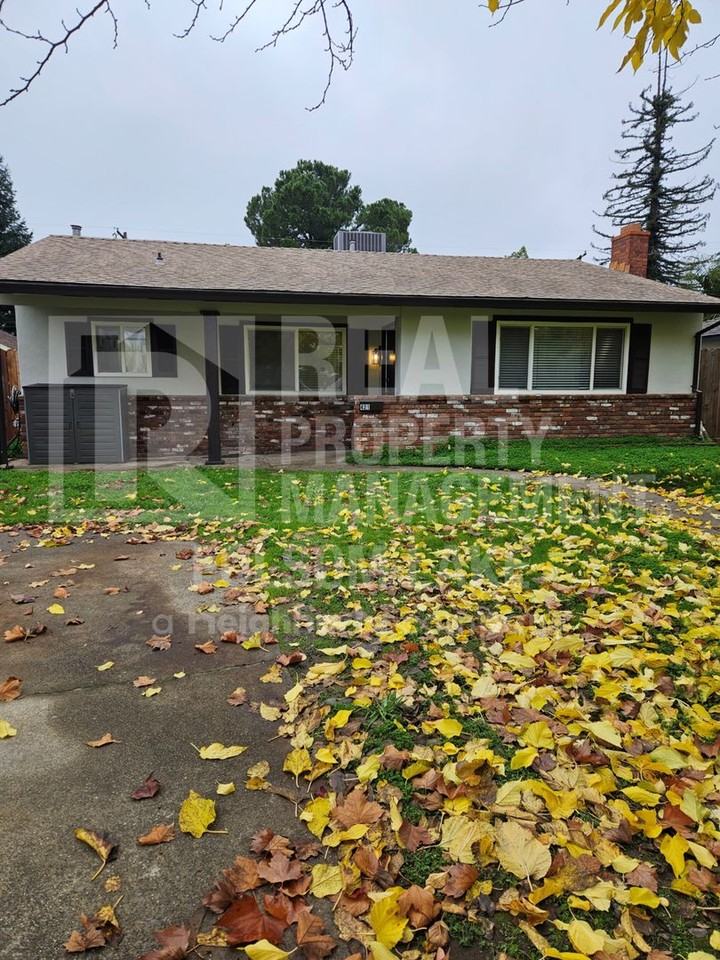 421 Tahoe Ave - Photo 2 of 23