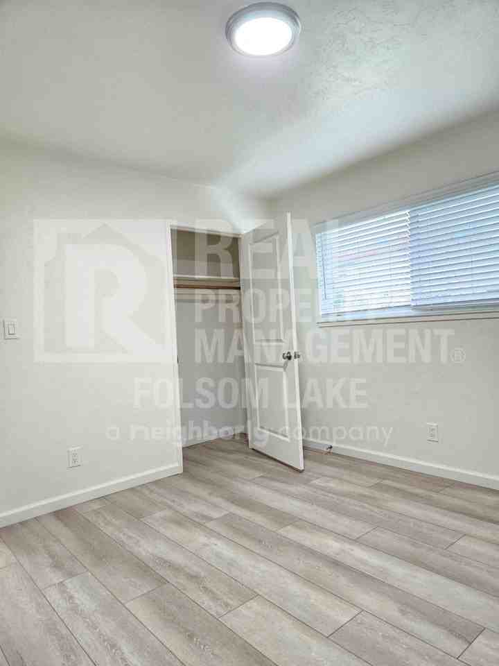 421 Tahoe Ave - Photo 4 of 23