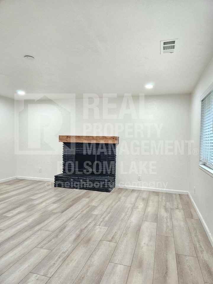 421 Tahoe Ave - Photo 5 of 23