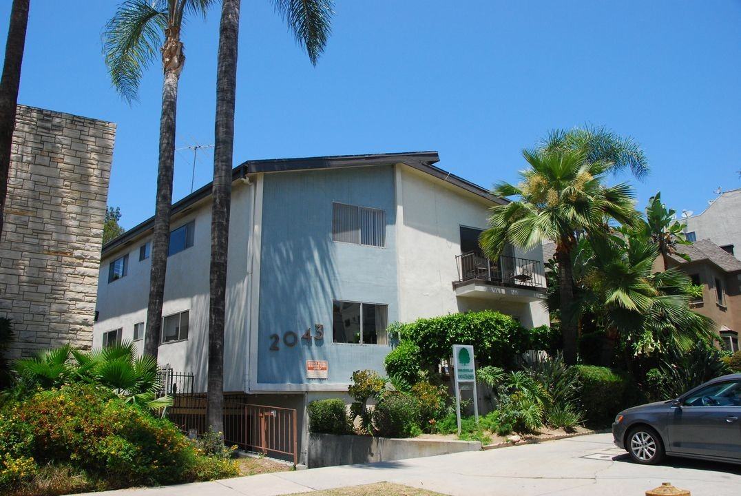 2043 Beachwood Drive, - Photo 2 of 40