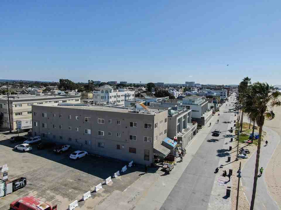 615 Ocean Front Walk, - Photo 3 of 50