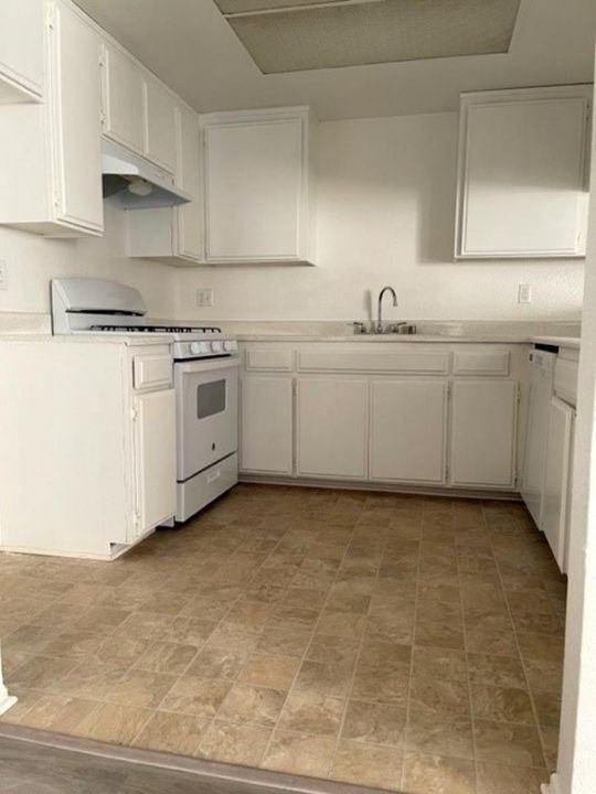 14020 Yukon Avenue, - Photo 3 of 50