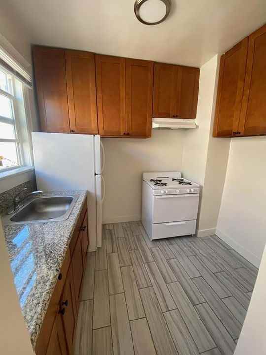 3057 Leeward Avenue, - Photo 7 of 41