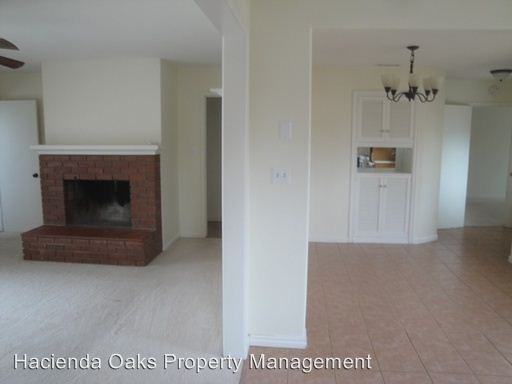 1005 N School St - Photo 3 of 11