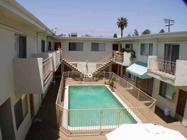 1025 Granville Avenue, - Photo 3 of 50