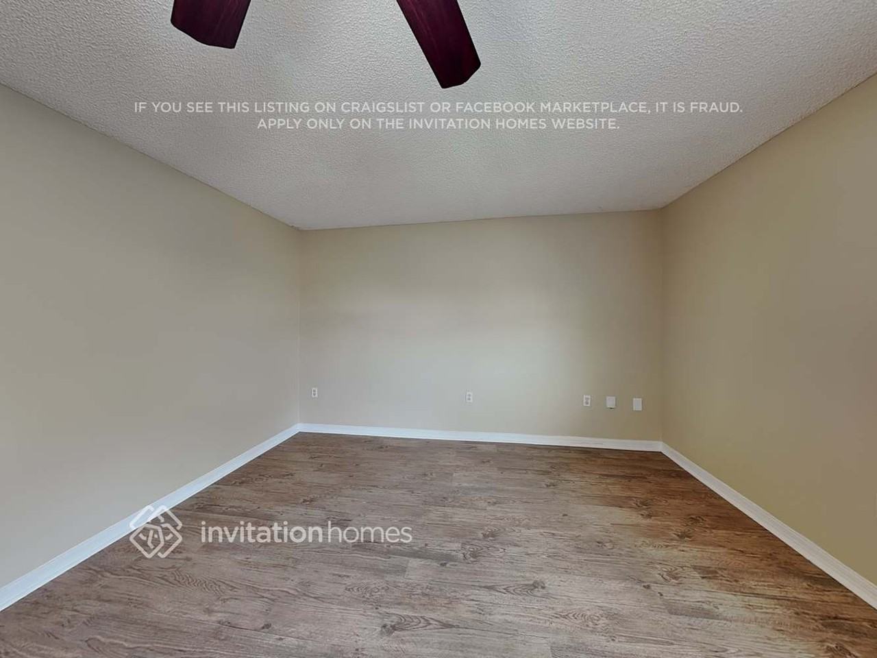 1800 Brookshire Cir - Photo 4 of 19